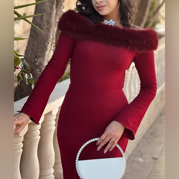 Vintage off-shoulder cocktail dress w/ fur trim. Fitted, lined, midi. Red. 10 - Picture 2 of 16